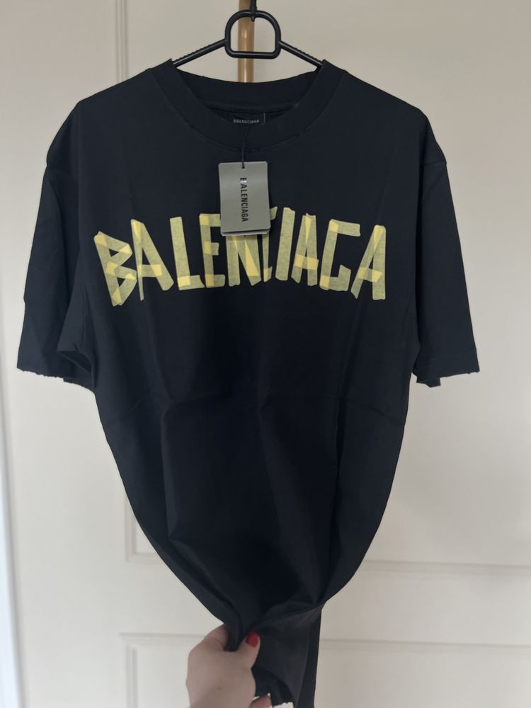 Футболки Balenciaga