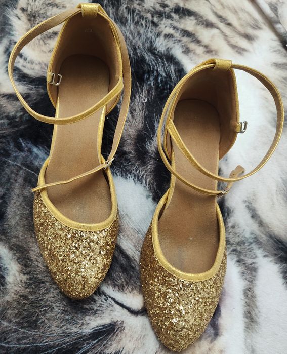 Złote brokatowe buty do tańca towarzyskiego