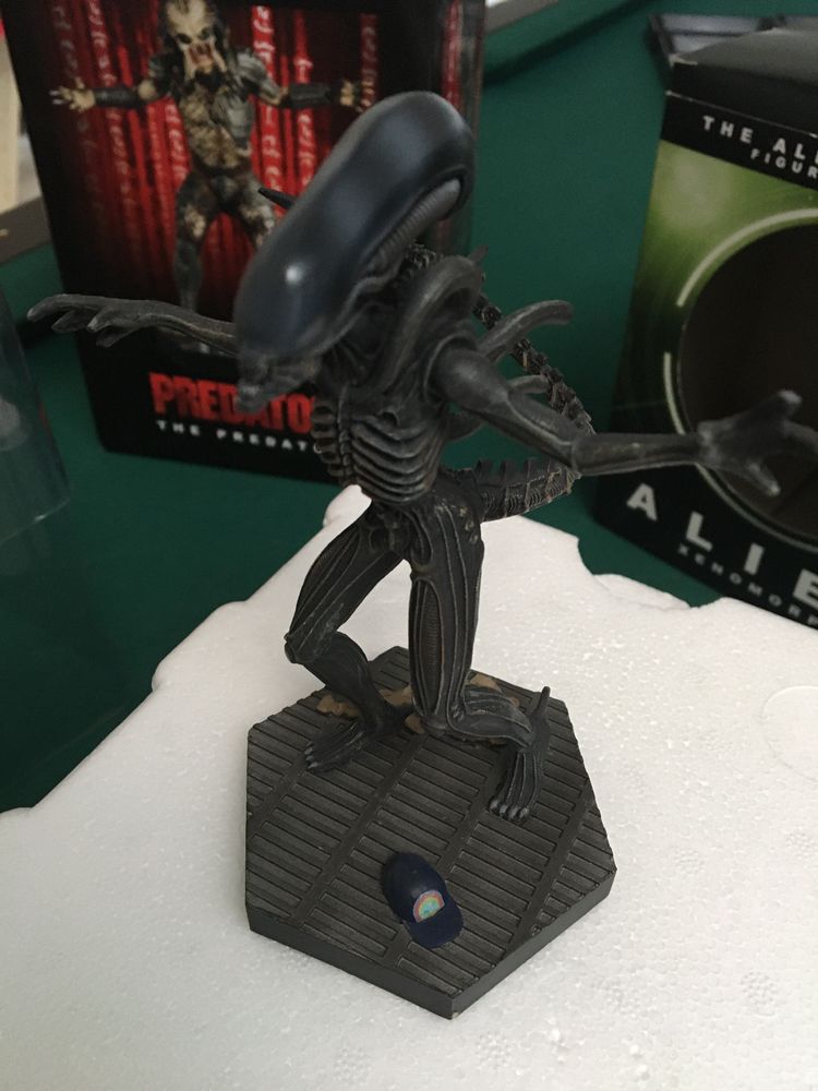 Estátua Alien e Predator