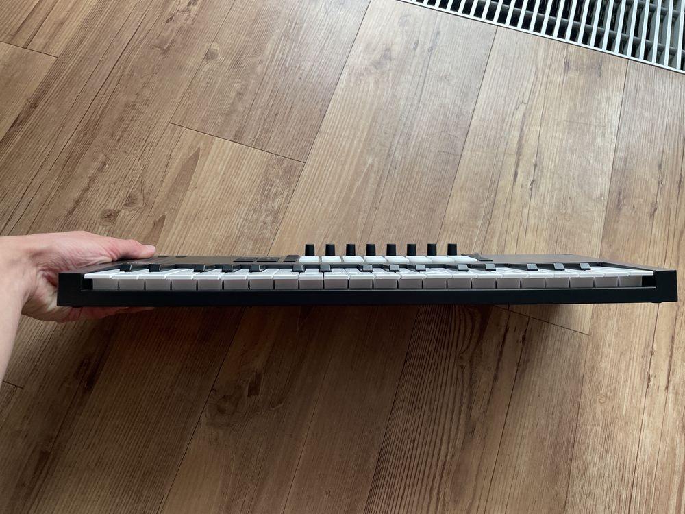 Novation Launchkey 37 mini mk4