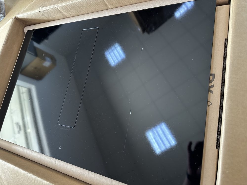 Nowa płyta indukcyjna z okapem Elica Nikolatesla FIT XL