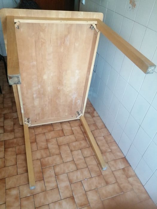 Mesa cozinha +3 cadeiras