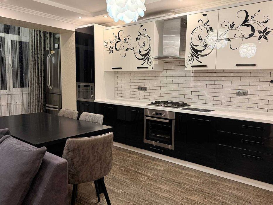 Кухня-студія +2 кімнати