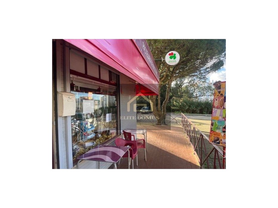 Café equipado e com excelente esplanada, Algueirão.