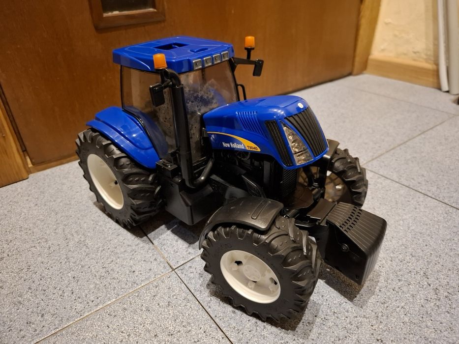 Синій трактор Bruder. Велика іграшка. Німеччина