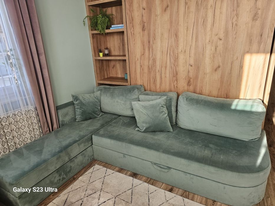 Naroznik z pojemnikami do przechowywania