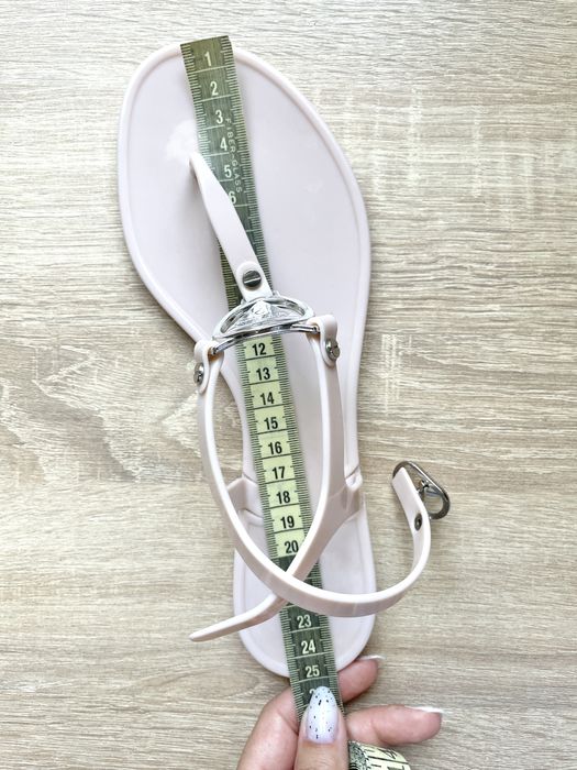 Босоніжки Guess розмір 8 нові