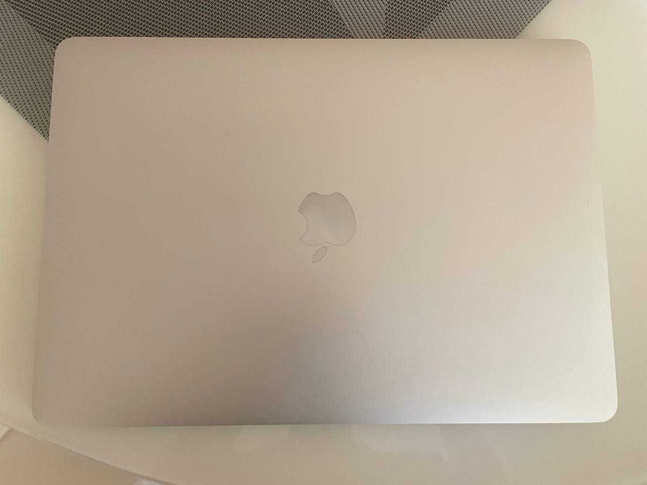 Продається MacBook Pro практично небув у використанні. 12000 грн.