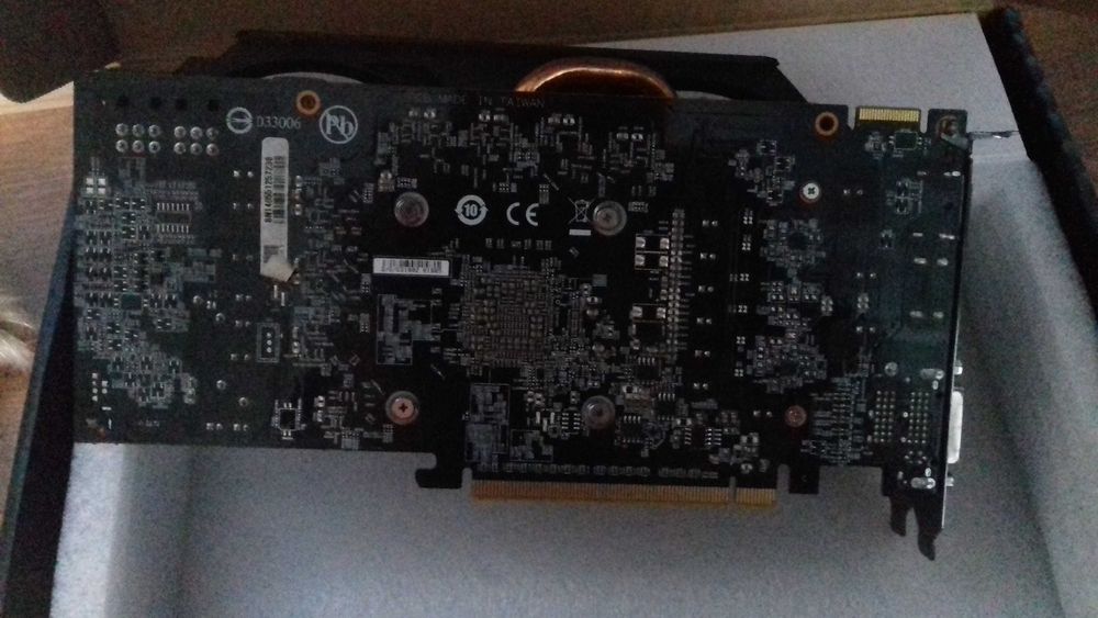 Radeon R9 270X  Windforce 2gb Vram