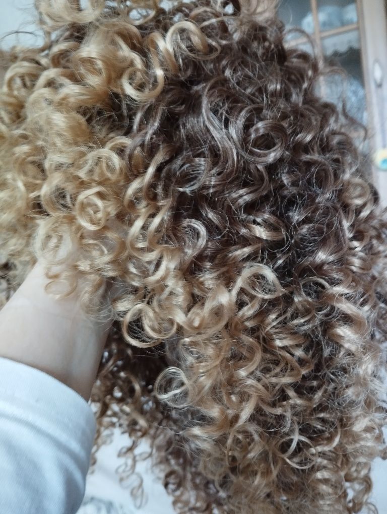 Fantastyczna peruka. Loczki/afro. Naturalny look.