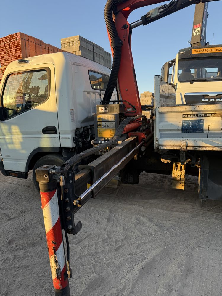 Mitsubishi Fuso com grua e bascúla