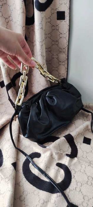 Czarna torebka damska marszczona bagietka - sezon wiosna lato 2025