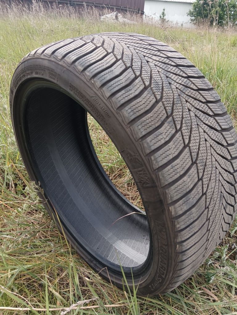 Opona zimowa 255/35R19