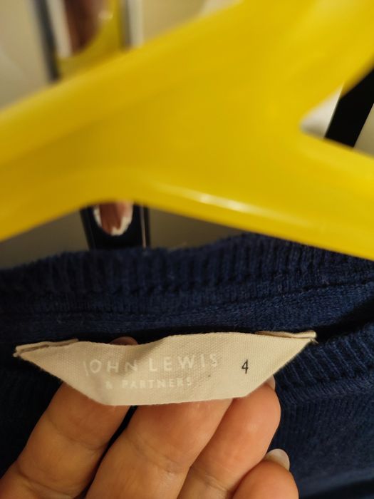 Sweterek zapinany 104