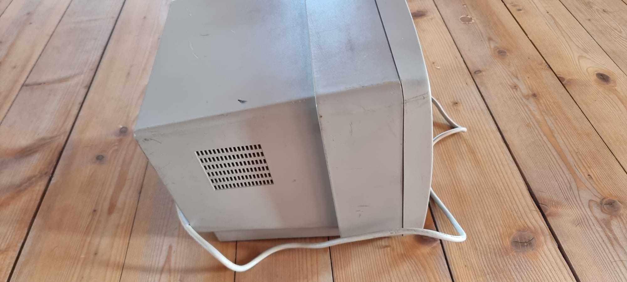 Monitor Atari SM124 klasyk plus floppy Atari D355. Polecam