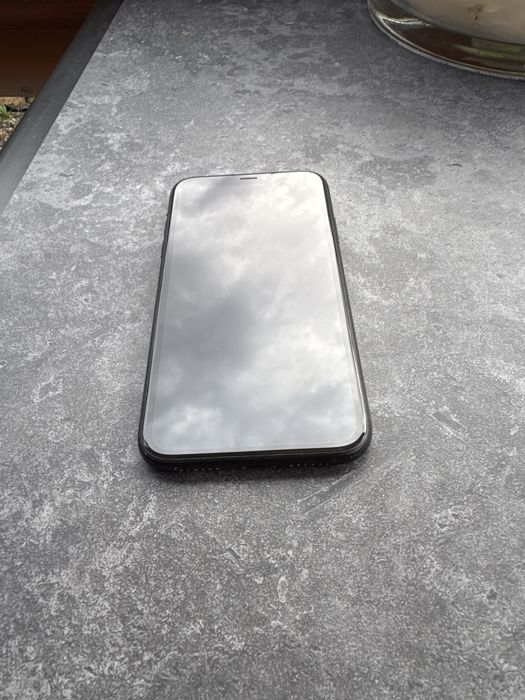 Sprzedam używany IPhone XR