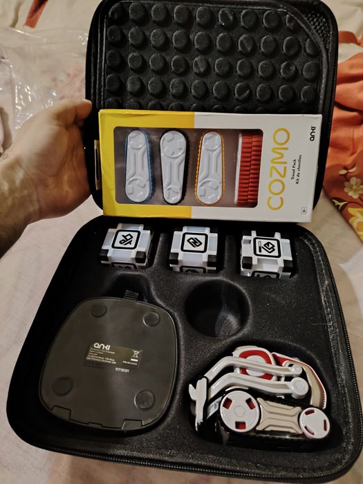 Робот Cozmo anki