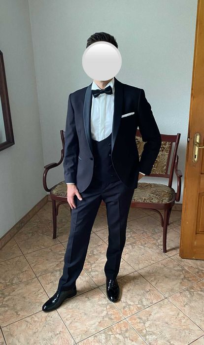 Ekskluzywny czarny smoking