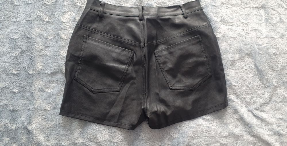 Czarne spodenki r 36