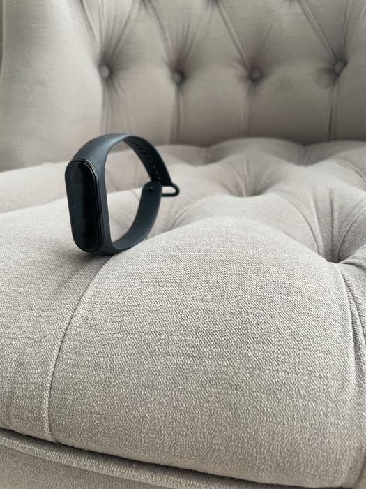 Фітнес-браслет. Стан ідеальний. Колір чорний