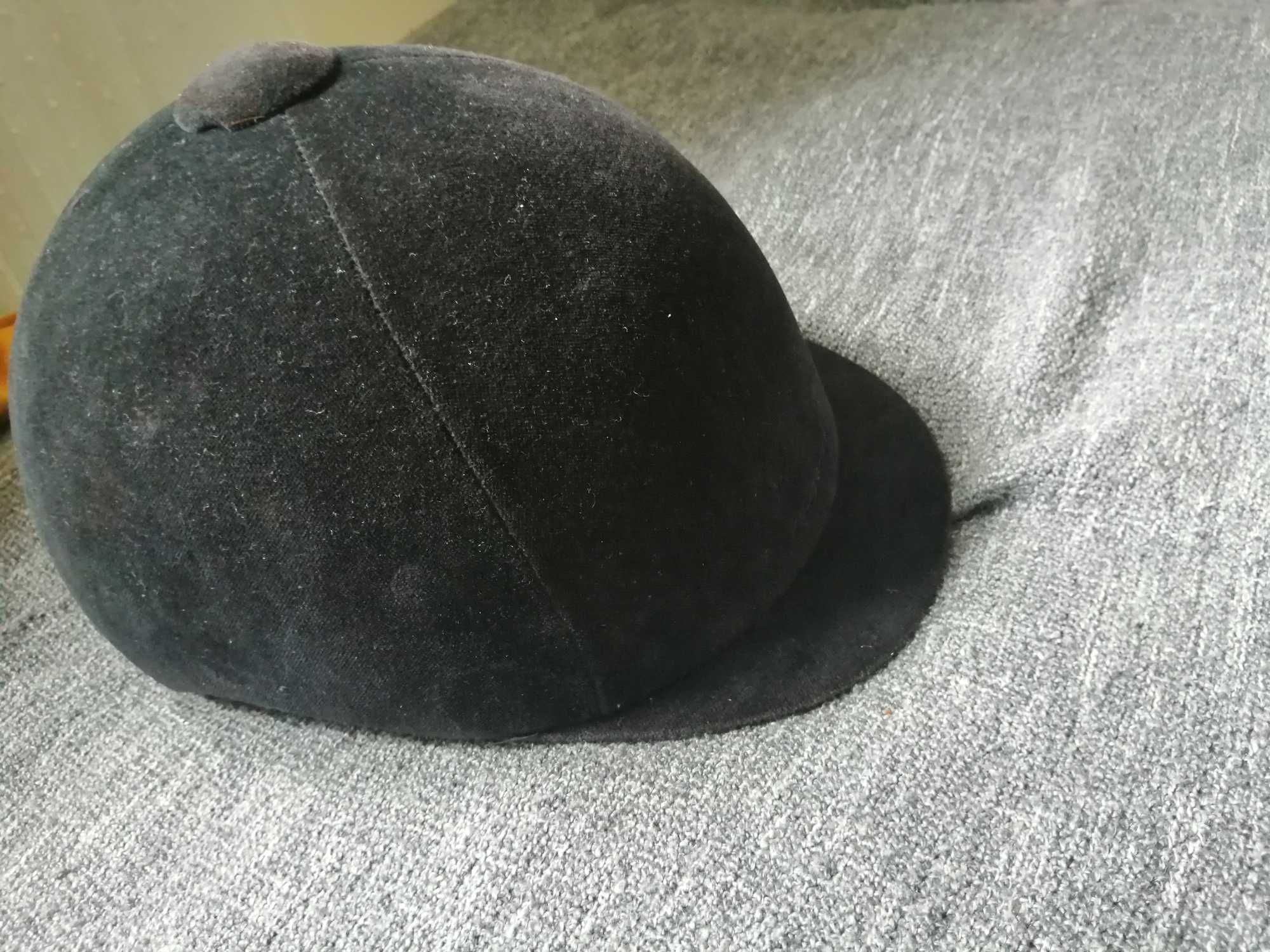 kask jeździecki dziecięcy marki fouganza