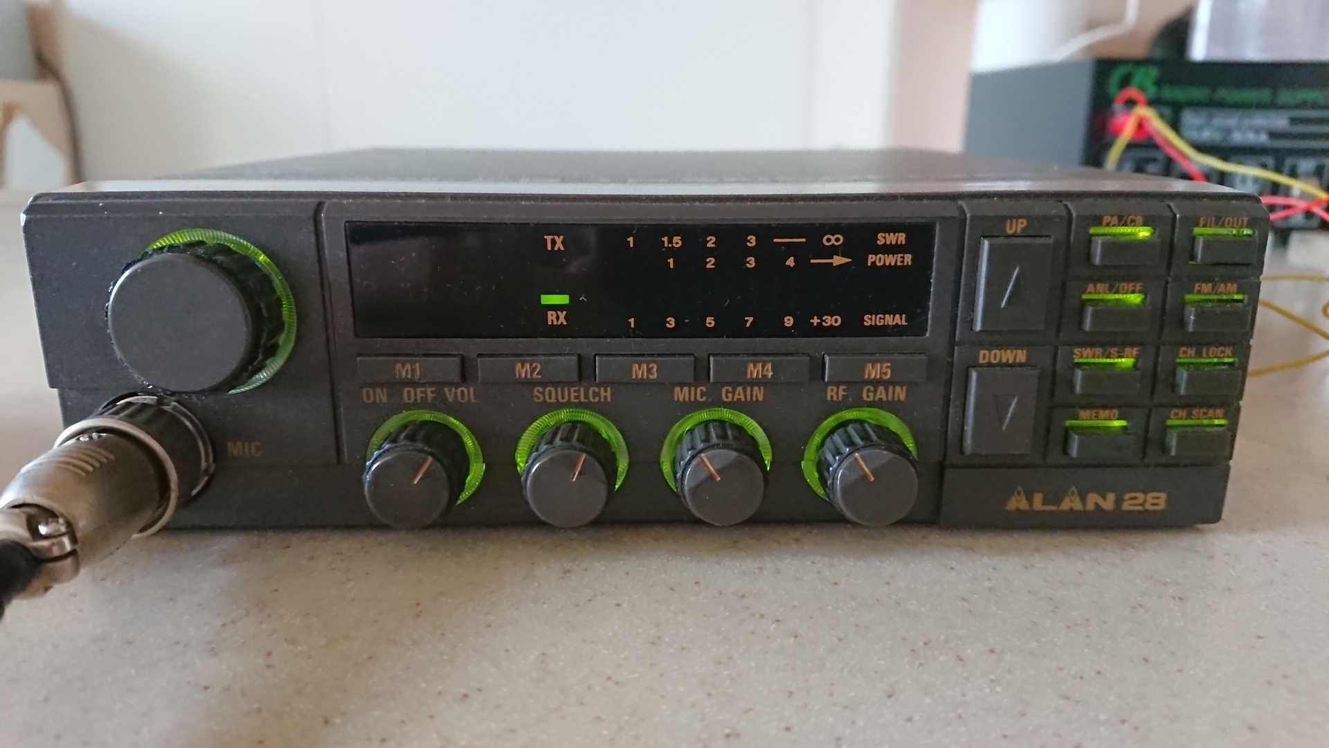 CB Radio Alan 28 + 2 anteny + transformator.