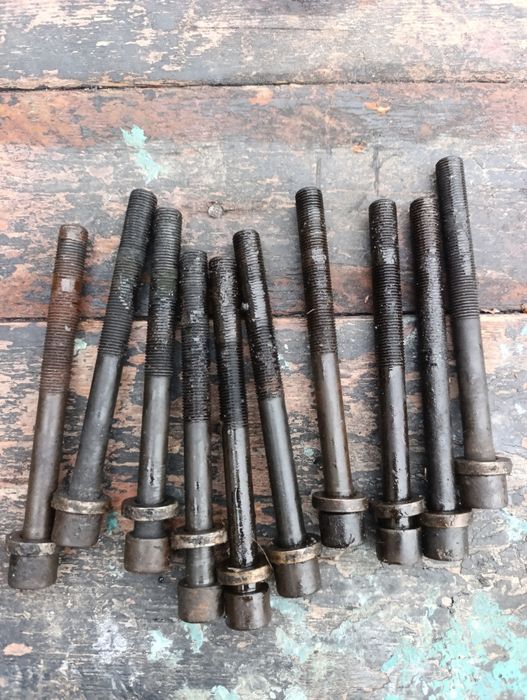 Болты комплект Ваз головку двигателя 21083