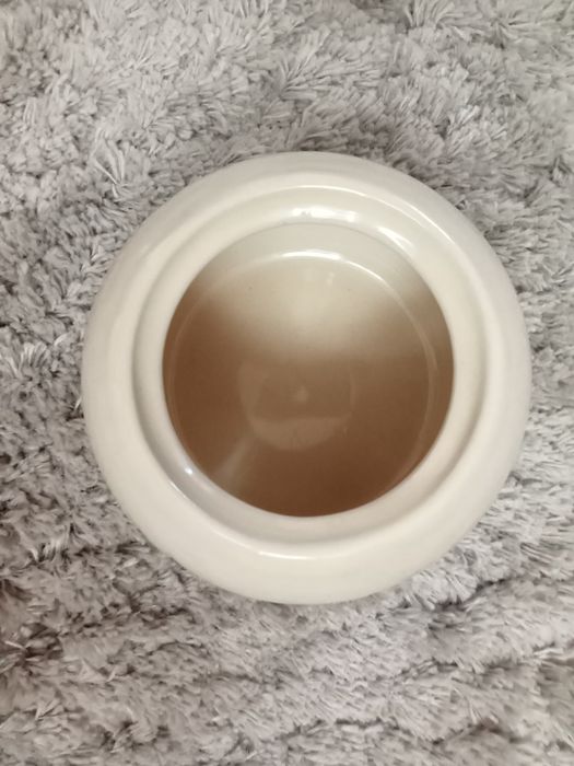 Beżowa cukierniczka