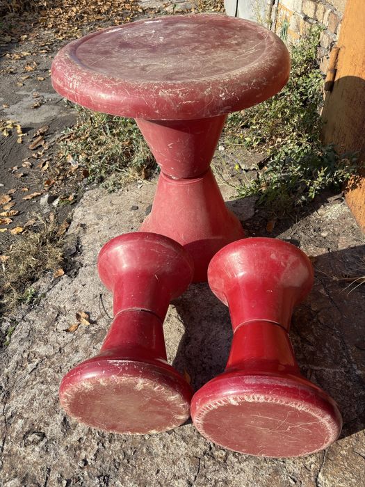 Продам пластмассовый разборной стол и стулья