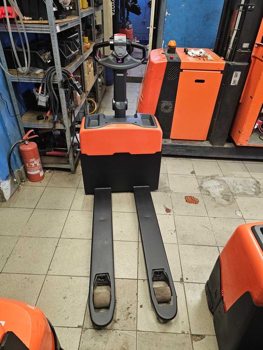 Paleciak elektryczny BT Toyota LWE130 wózek paletowy 2018-12 Kraków
