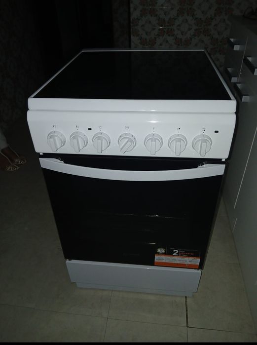 Fogão elétrico Indesit: IS5V4PHW/E