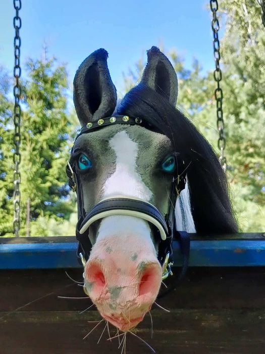 Realistyczny konik Hobby Horse A4 ze sprzętem realistyk pinto
