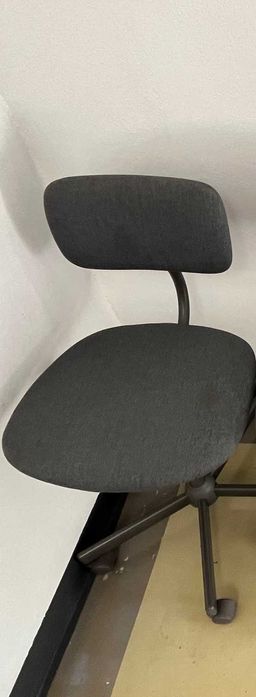 Krzesło do biurka - Ikea BLECKBERGET (szare).