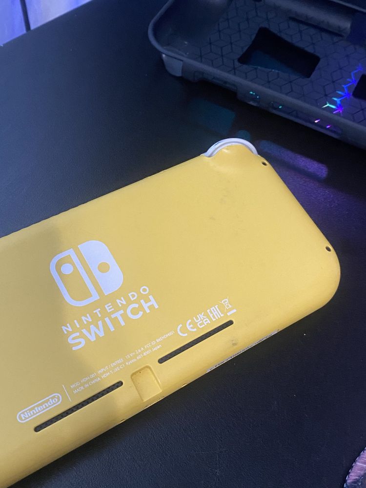 Nintendo Switch Lite + гра Zelda + чохол