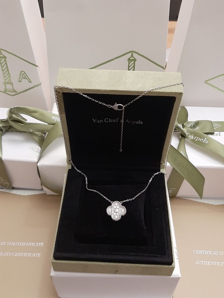 Золотое колье с бриллиантами Van CLEEF