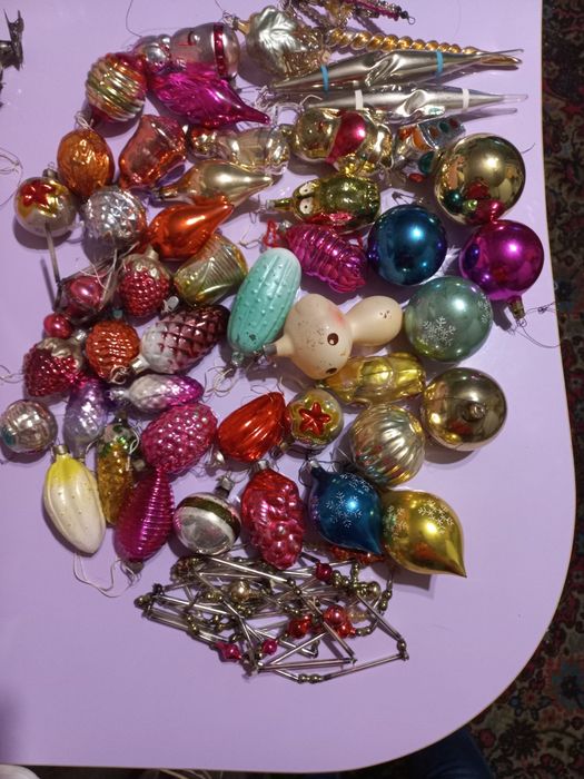 Набір іграшок на ялинку.