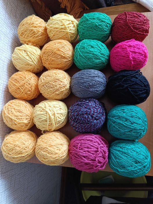 Włóczka na zabawki , czapeczki , serwetki - 1 kulka 2,50 gr.