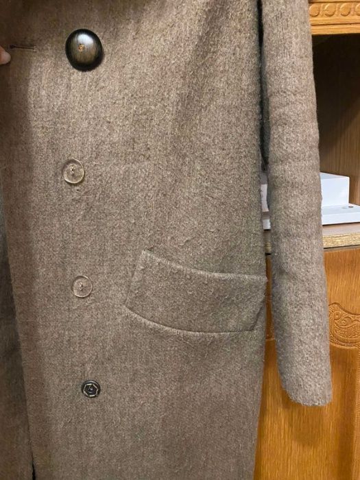 Продам утепленное пальто с натуральным мехом