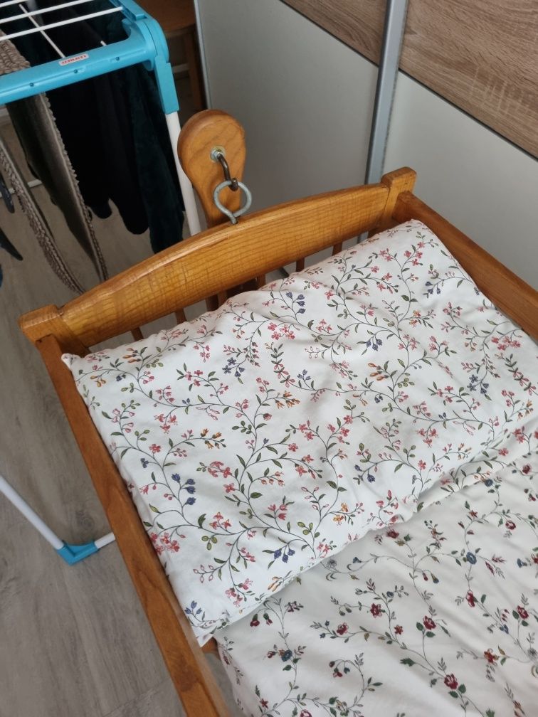 Kołyska drewniana dla dziecka