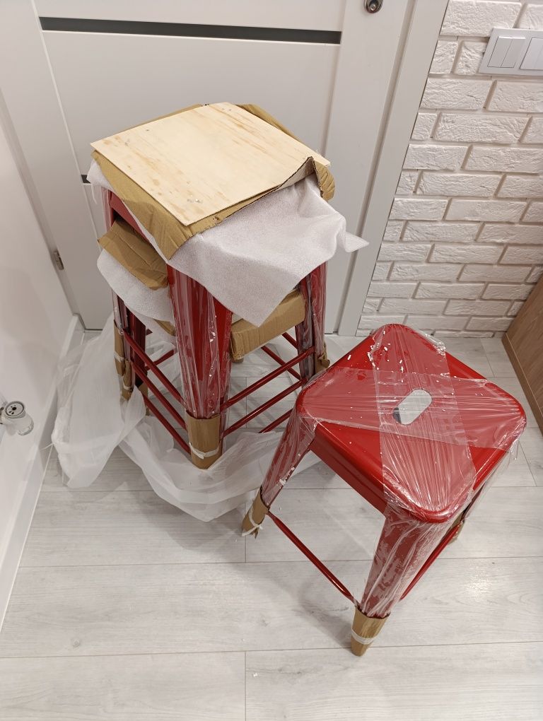 Czerwone Krzesła STOŁKI Z Siedziskiem WYS 61 CM 4 SZT