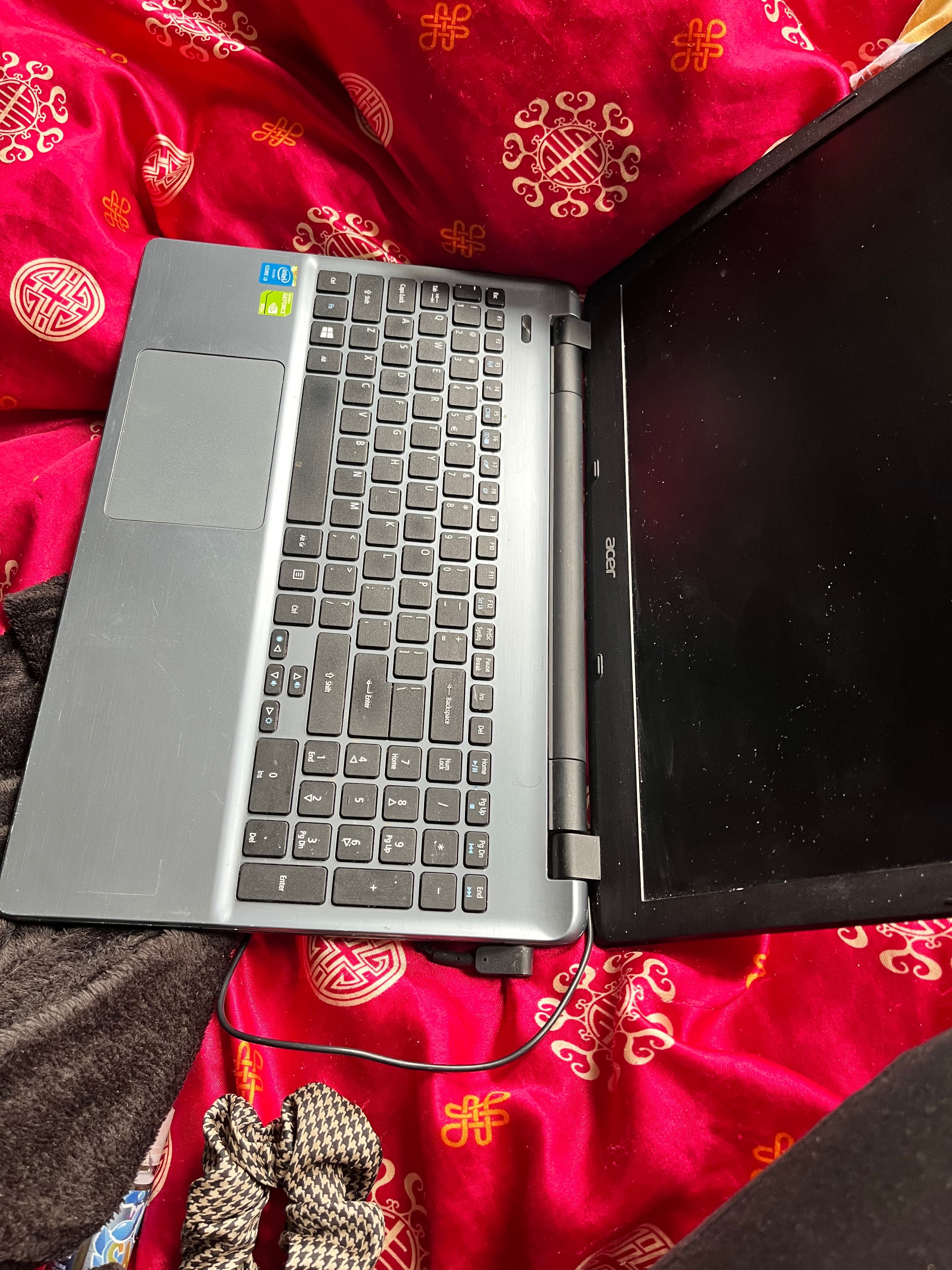 Laptop acer inside corei3