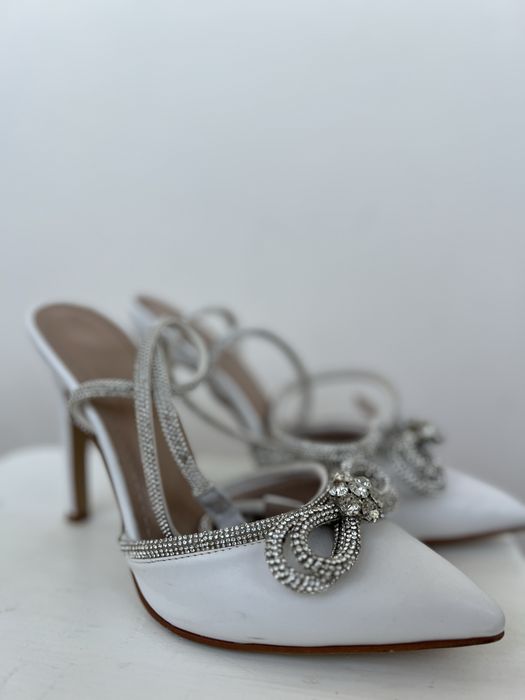 Білі святкові / весільні туфлі