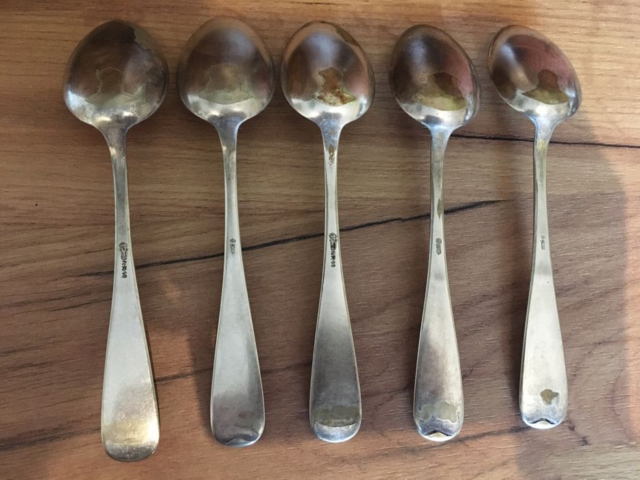 Stare sztućce 5 łyżek,i dwa różne widelce