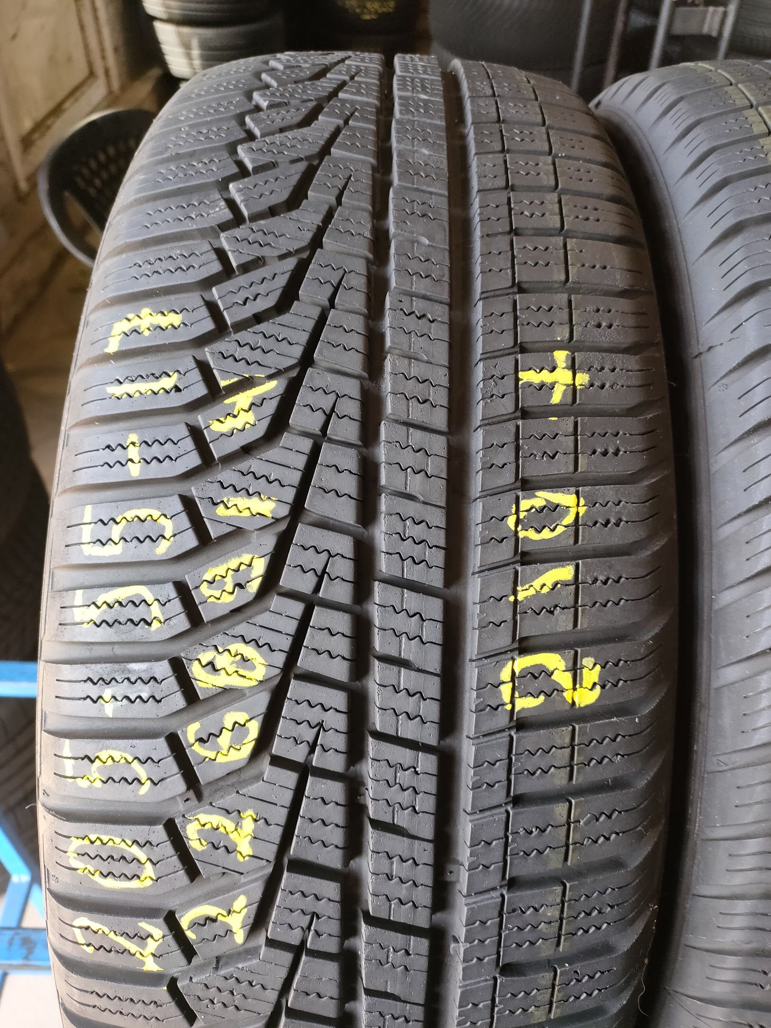 205/55r17 Hankook Winter i'cept evo2 z 2022r około 6,8mm