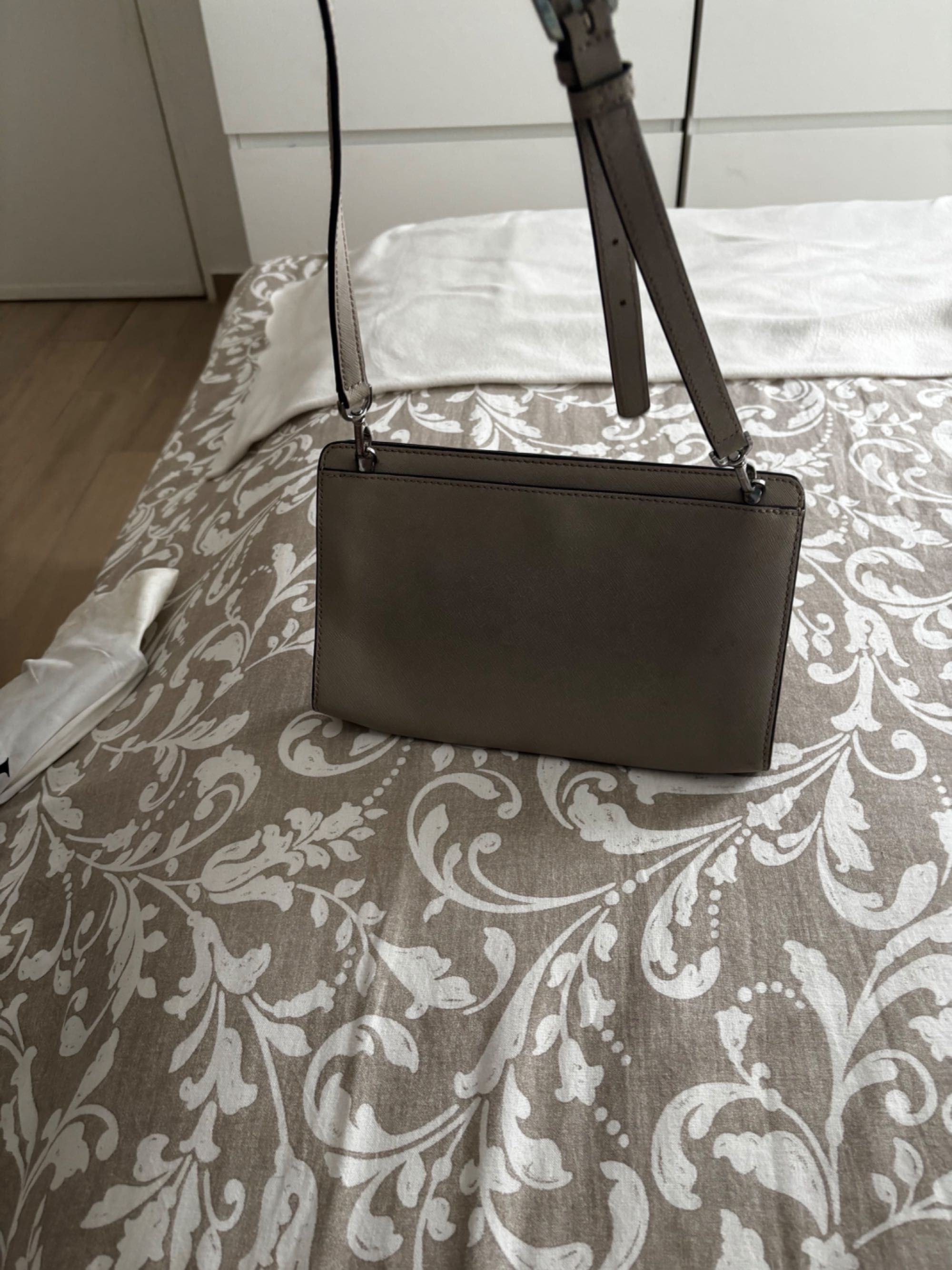 Mala tiracolo Michael kors cinza/bege