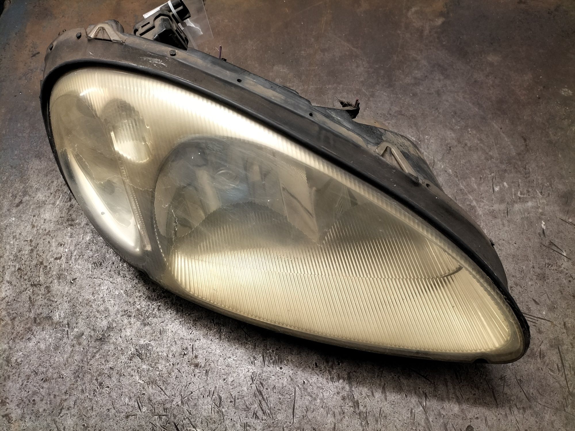 Lampa przednia przód prawa pasażera Chrysler PT Cruiser