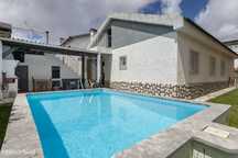 Moradia isolada térrea T4 com piscina