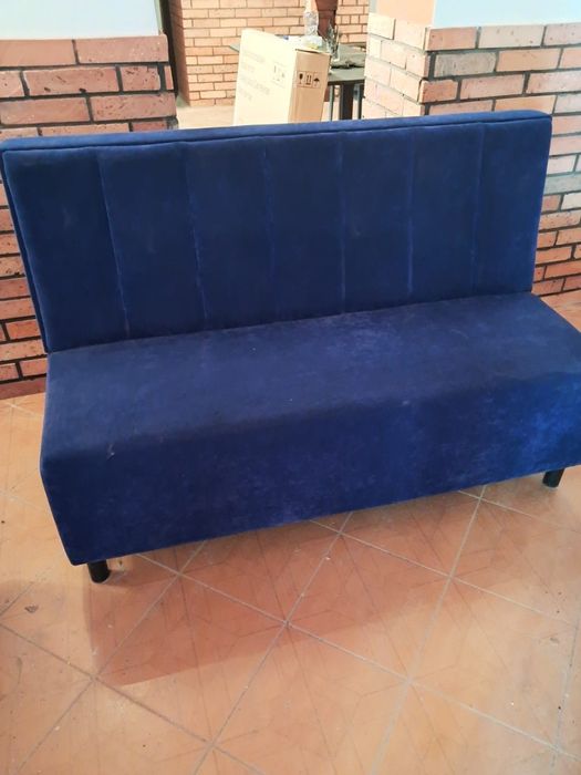 Kanapa do restauracji granatowa