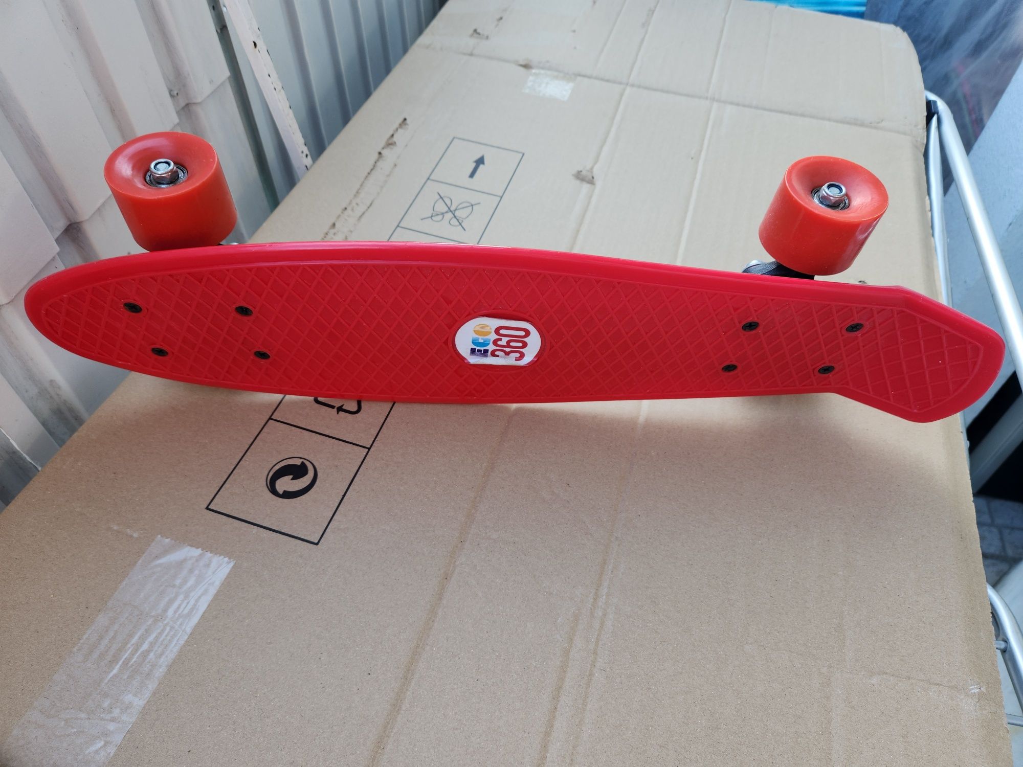 SKATE NOVO Vermelho ainda instruções  por baixo