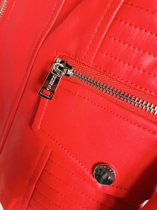 Czerwona kurtka skora guess